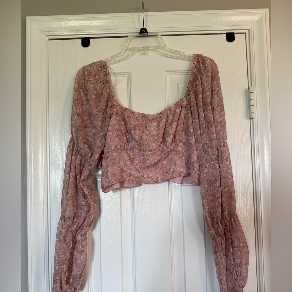 NWT Le Lis Women’s Crop Top Long Sleeve Floral Pink Top Size Large - Picture 4 of 9